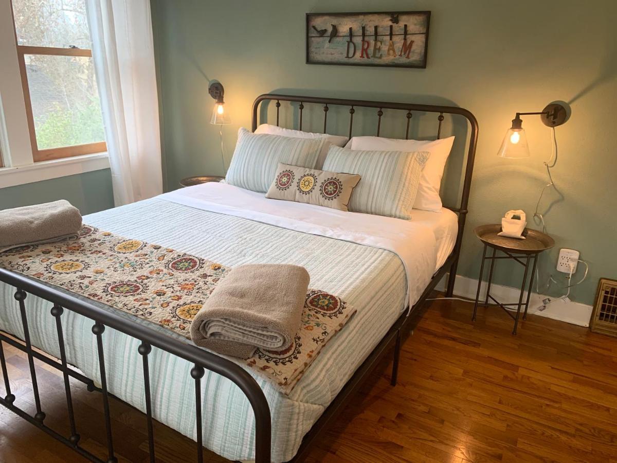 Riverpath Inn 유진 외부 사진