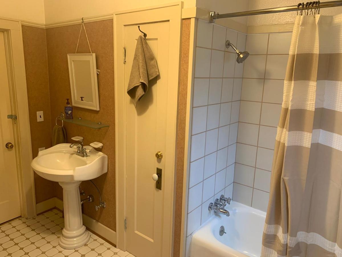 Riverpath Inn 유진 외부 사진
